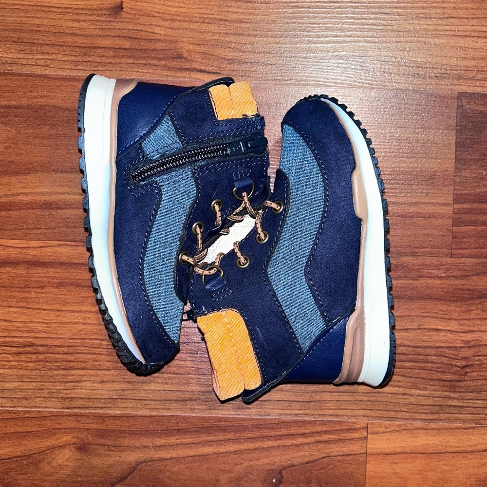 Old Navy Toddler boy shoes size 7